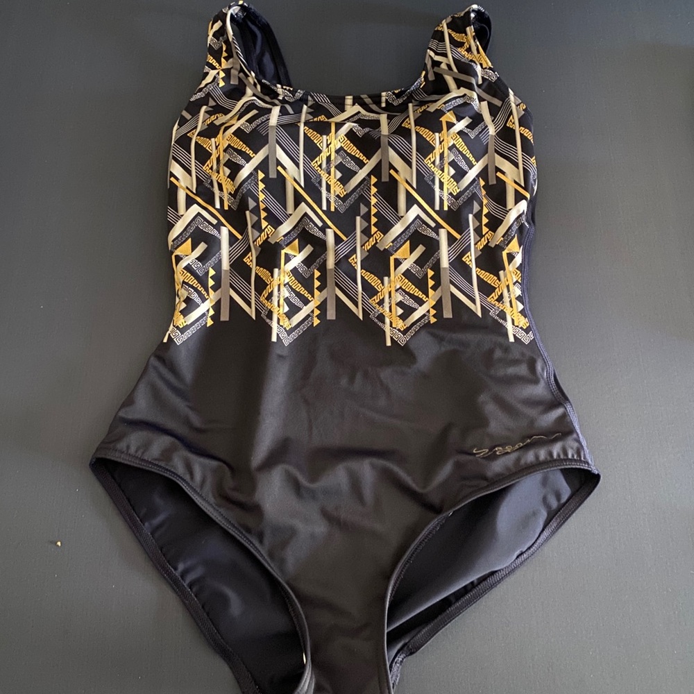 Super cute fully coverage swimsuit!